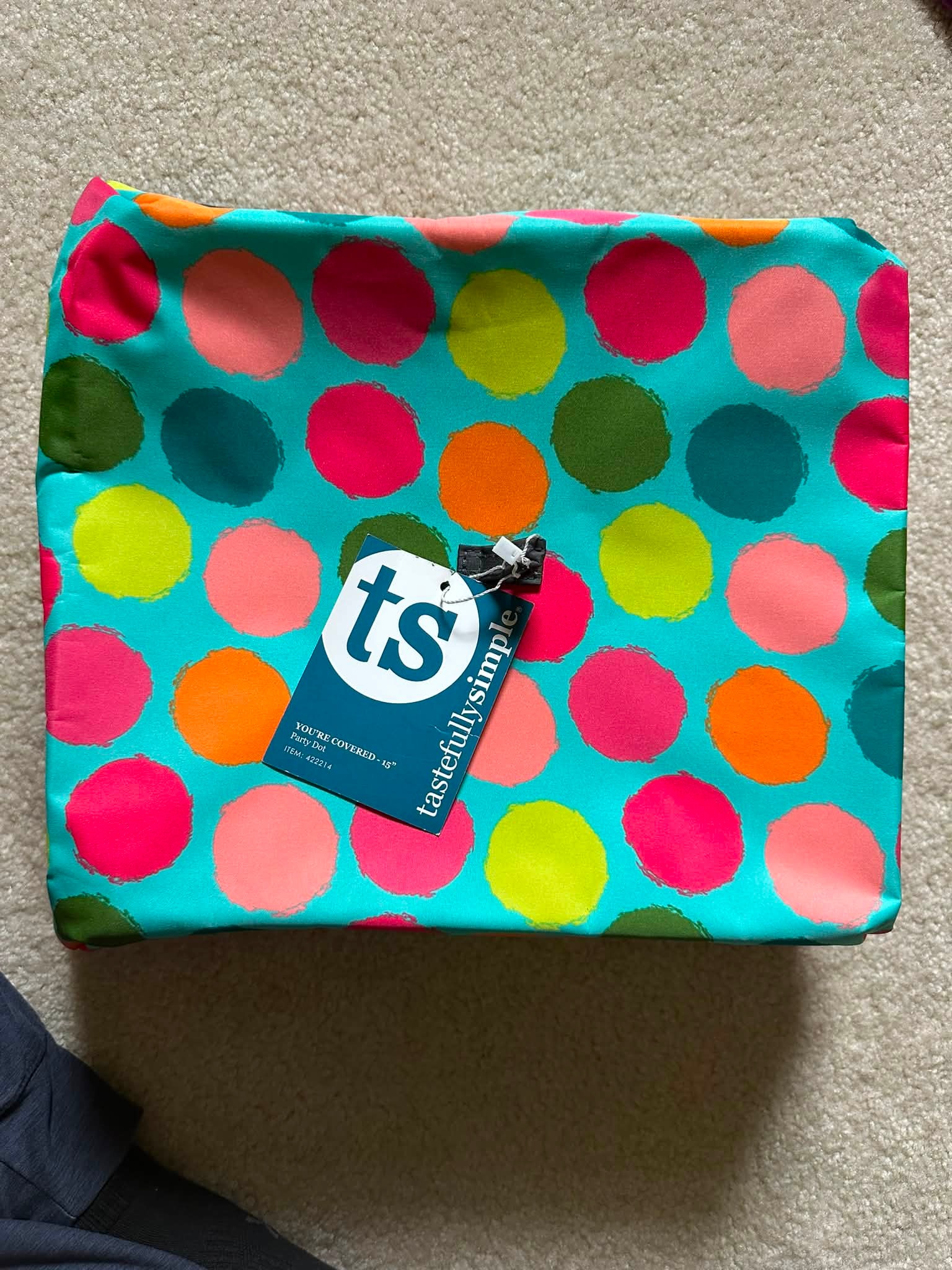15” insulated food cover. Used for display only.